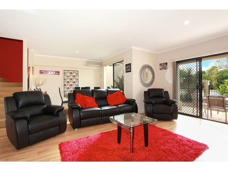 2/226 Cheltenham Drive, Robina QLD 4226