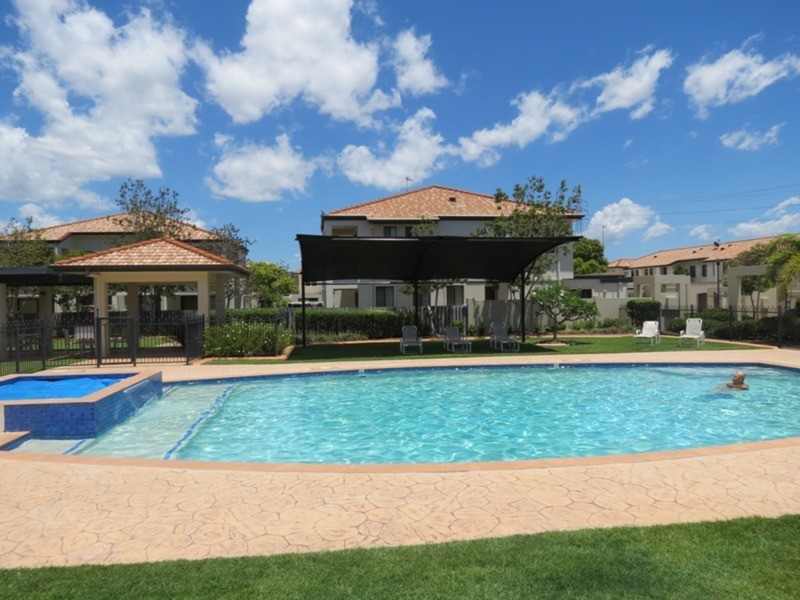 2/226 Cheltenham Drive, Robina QLD 4226