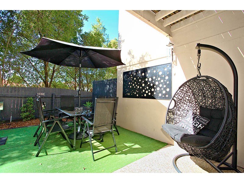 8/21 Regensberg Close, Varsity Lakes QLD 4227