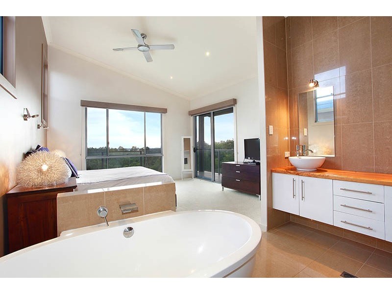 13 Barton Street, Reedy Creek QLD 4227