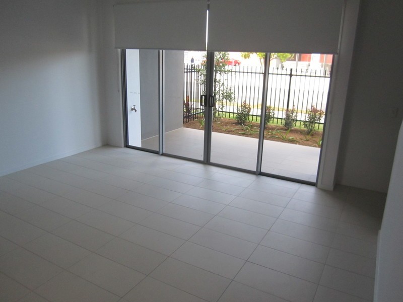 11/2 Emily Way, Varsity Lakes QLD 4227