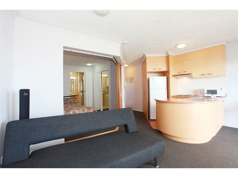 37/106 Marine Parade, Southport QLD 4215