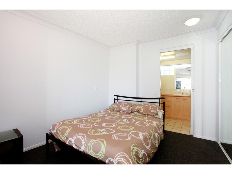 37/106 Marine Parade, Southport QLD 4215