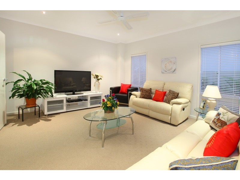 17 Valetta Crescent, Varsity Lakes QLD 4227