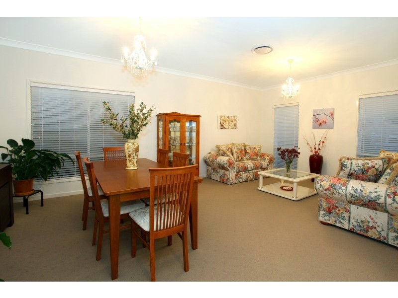 17 Valetta Crescent, Varsity Lakes QLD 4227