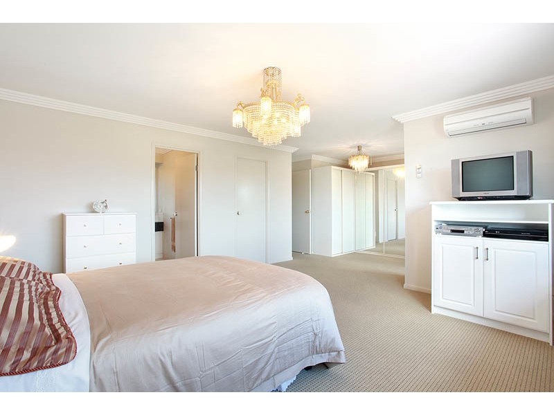 13 Saint Paul Crescent, Varsity Lakes QLD 4227