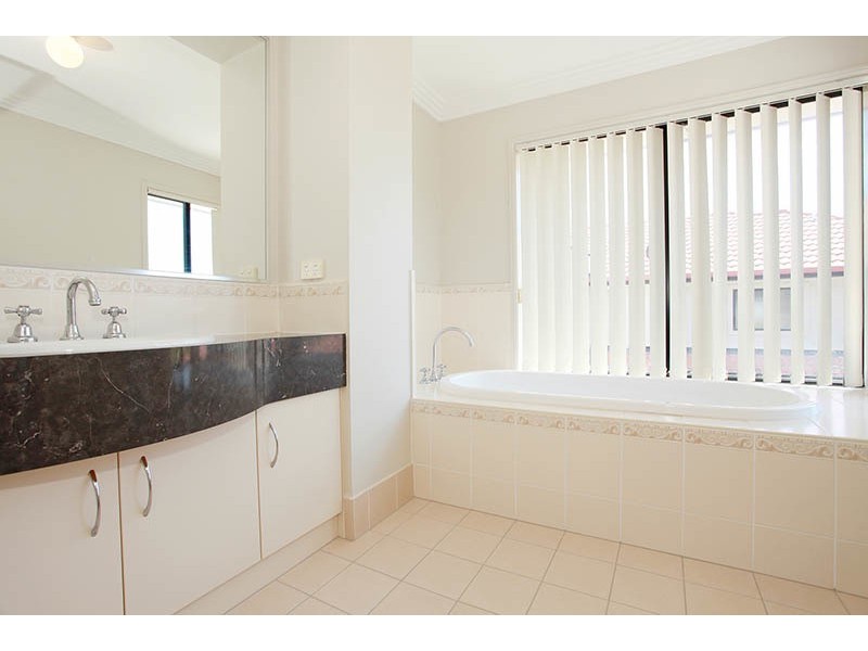 13 Saint Paul Crescent, Varsity Lakes QLD 4227
