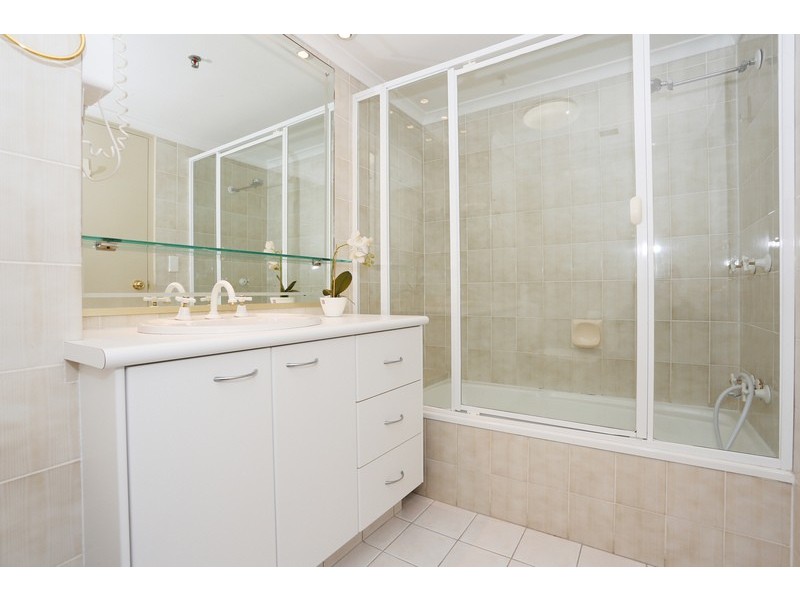 22A/30 Laycock Street, Surfers Paradise QLD 4217