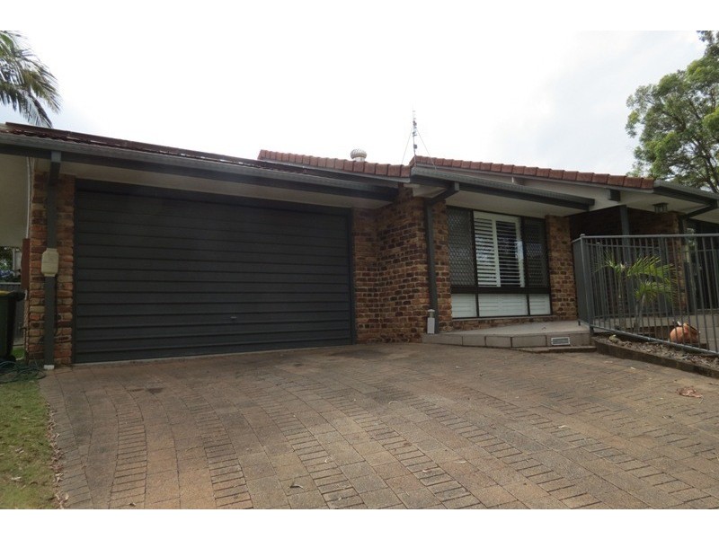4 Chatswood Court, Robina QLD 4226