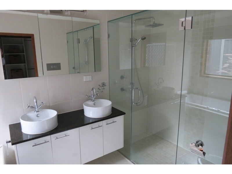 4 Chatswood Court, Robina QLD 4226