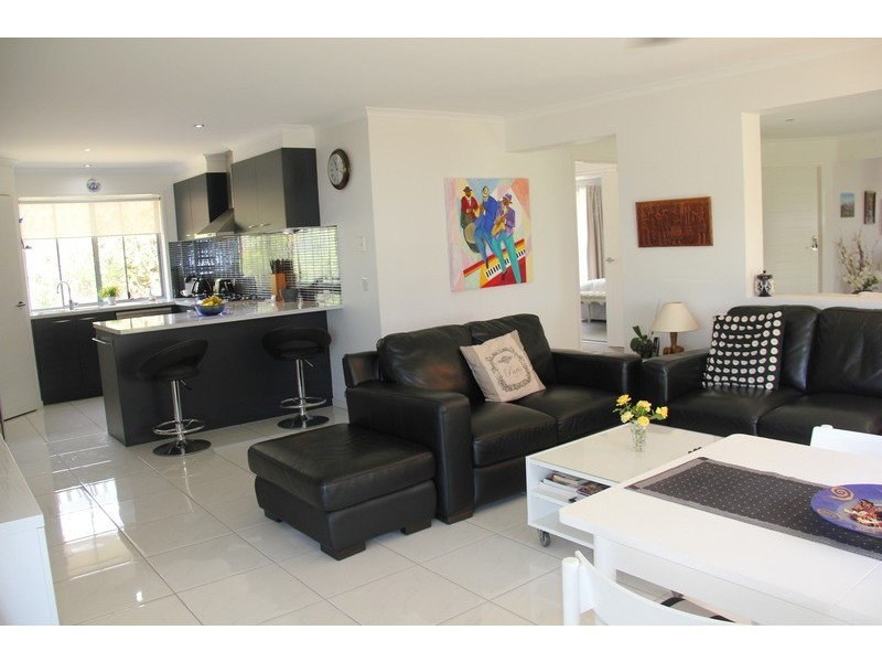 22 Fletcher Crescent, Pacific Pines QLD 4211