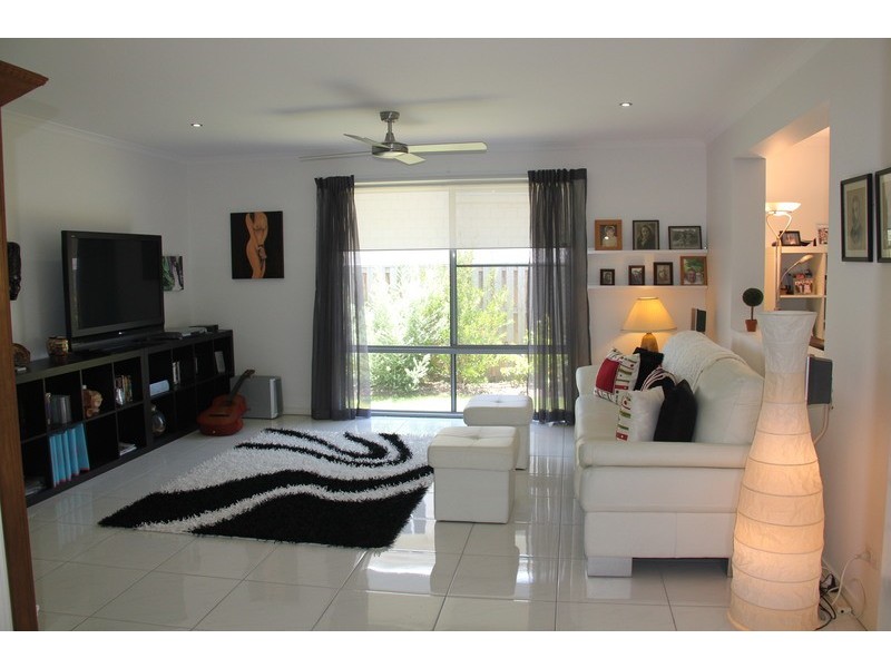22 Fletcher Crescent, Pacific Pines QLD 4211