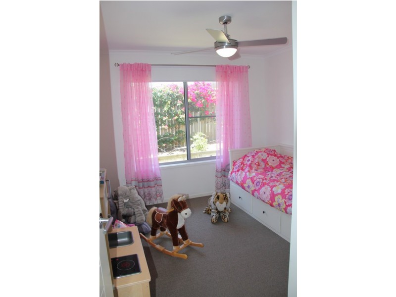 22 Fletcher Crescent, Pacific Pines QLD 4211