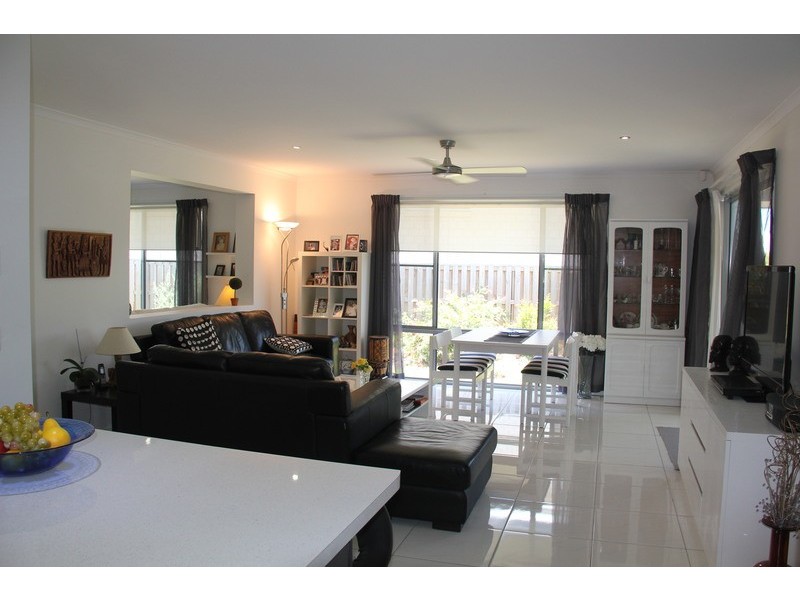 22 Fletcher Crescent, Pacific Pines QLD 4211