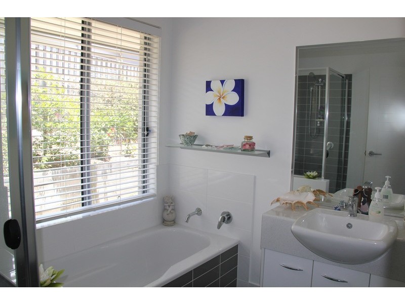 22 Fletcher Crescent, Pacific Pines QLD 4211