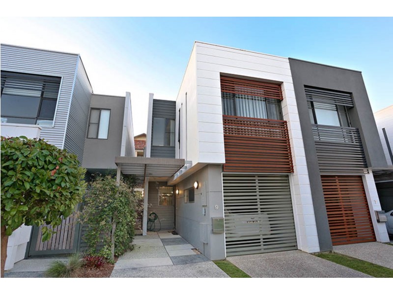 9 The Gardenway, Robina QLD 4226