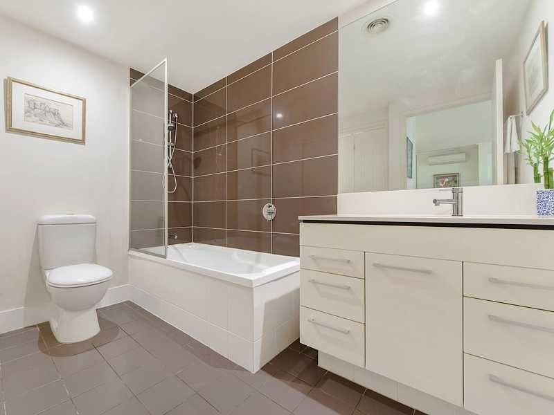 302/50 Riverwalk Avenue, Robina QLD 4226