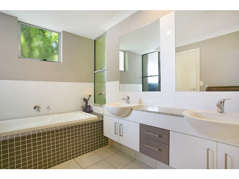 8/10 Valbonne Avenue, Varsity Lakes QLD 4227