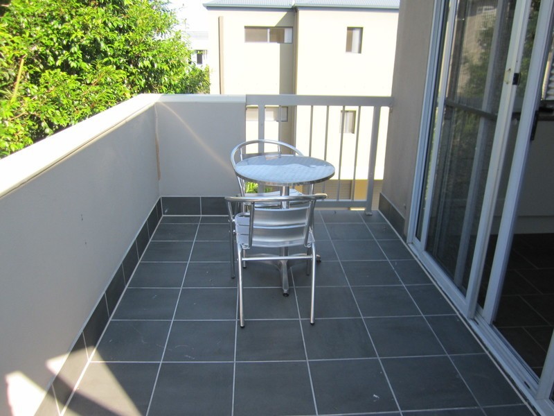 4c/20 Tourangeau Crescent, Varsity Lakes QLD 4227