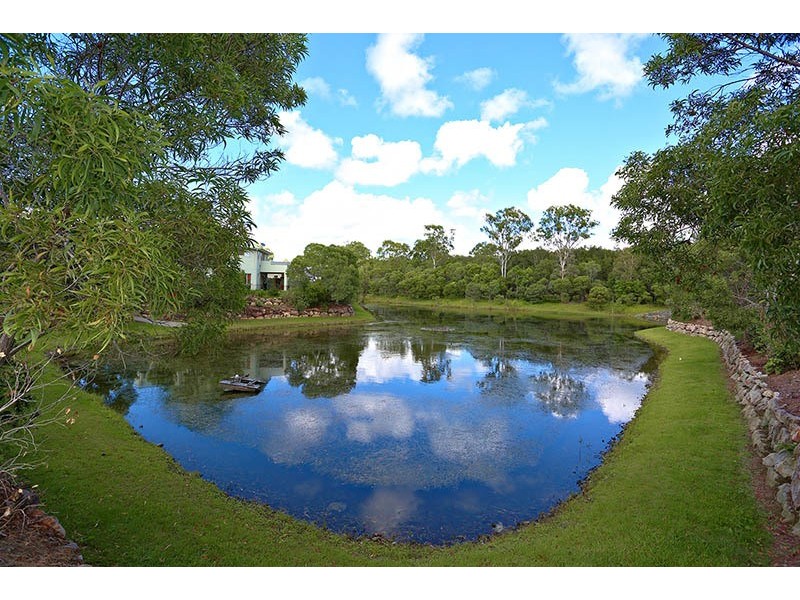 8 Marks Drive, Varsity Lakes QLD 4227