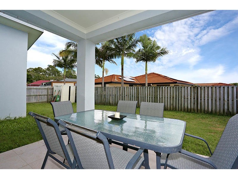 8 Marks Drive, Varsity Lakes QLD 4227