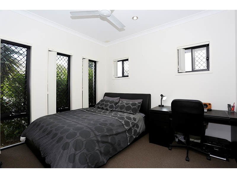 8 Marks Drive, Varsity Lakes QLD 4227