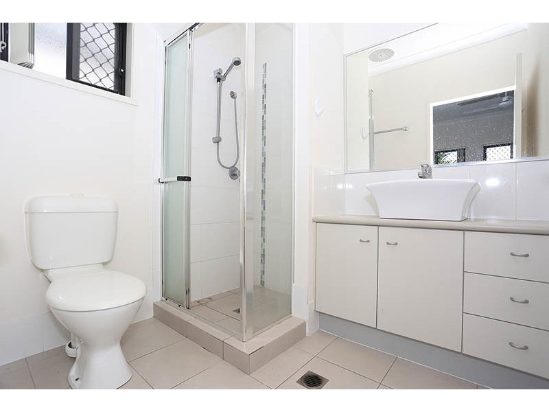 8 Marks Drive, Varsity Lakes QLD 4227