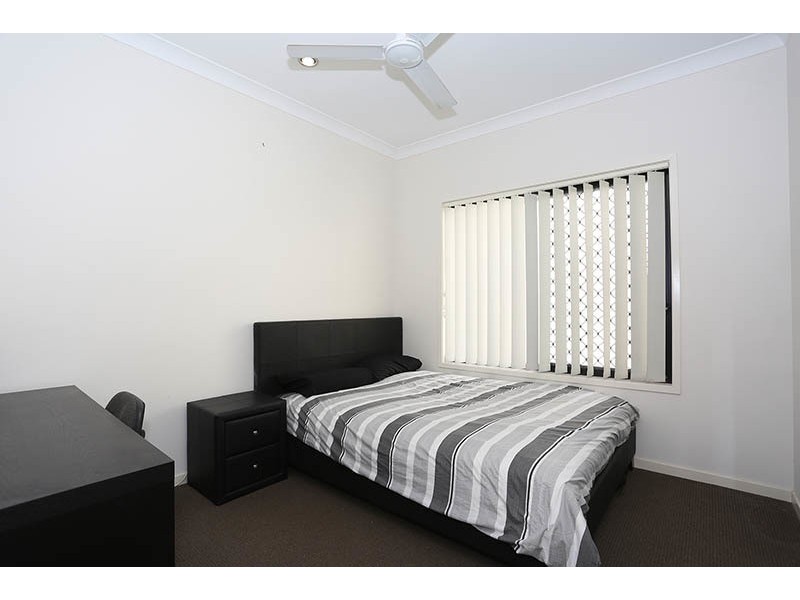 8 Marks Drive, Varsity Lakes QLD 4227