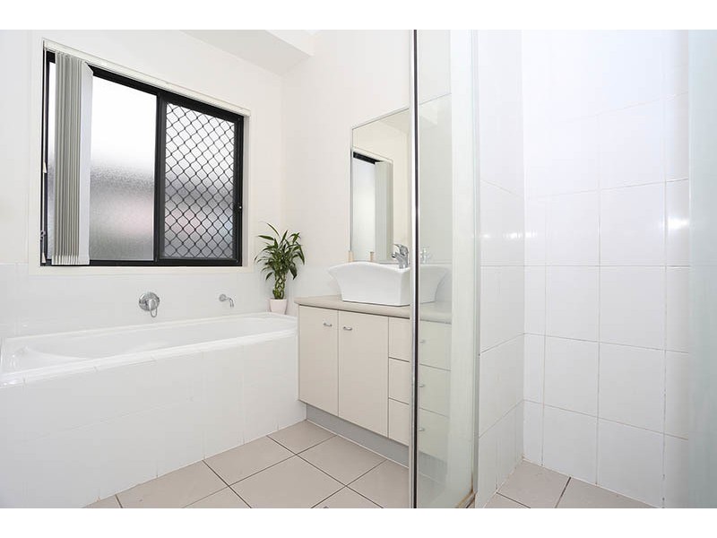 8 Marks Drive, Varsity Lakes QLD 4227