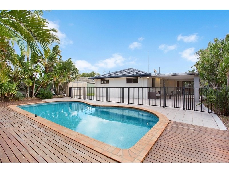 81 Alec Avenue, Mermaid Waters QLD 4218