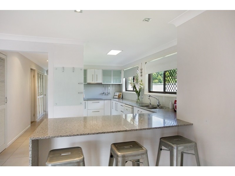 81 Alec Avenue, Mermaid Waters QLD 4218