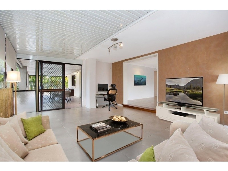 81 Alec Avenue, Mermaid Waters QLD 4218