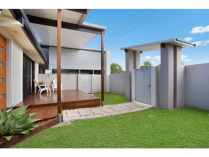 81 Alec Avenue, Mermaid Waters QLD 4218