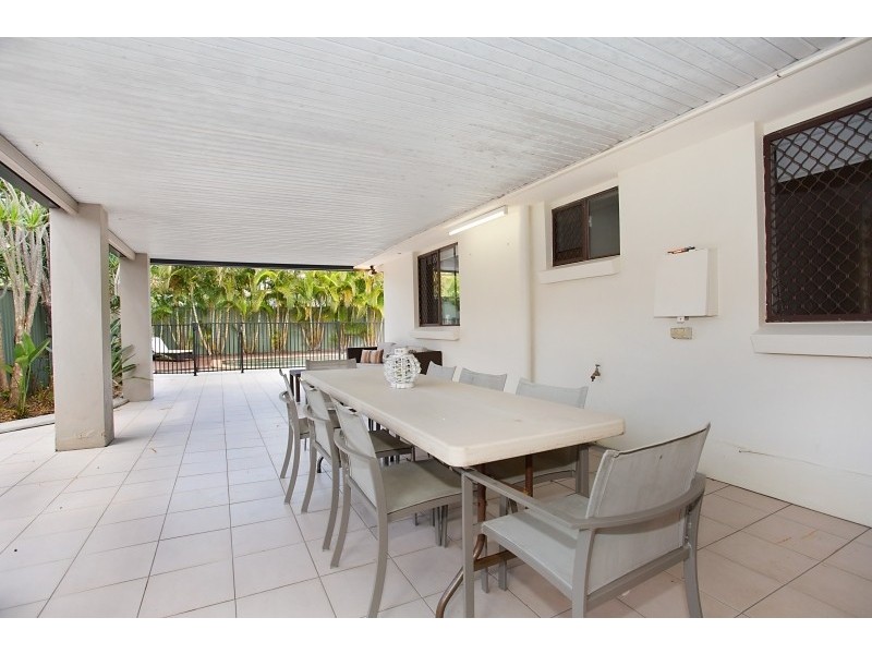 81 Alec Avenue, Mermaid Waters QLD 4218