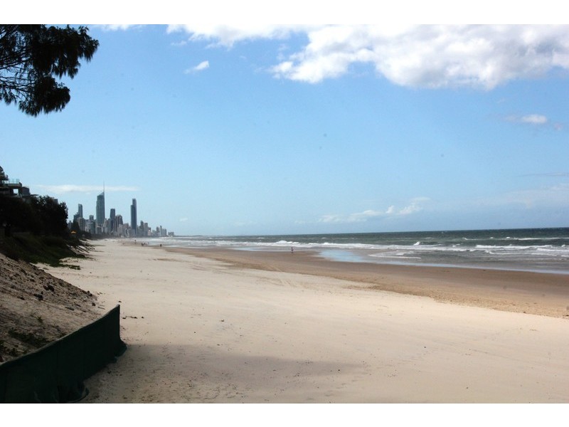 81 Alec Avenue, Mermaid Waters QLD 4218