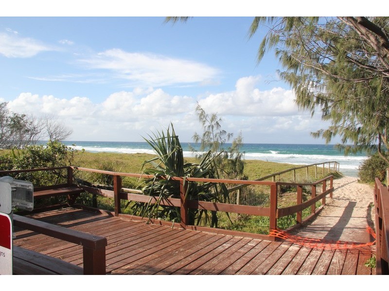 81 Alec Avenue, Mermaid Waters QLD 4218