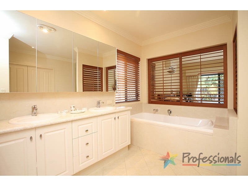 51 Lancewood Circuit, Robina QLD 4226