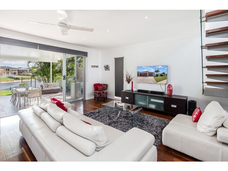 2 Rudder Court, Mermaid Waters QLD 4218