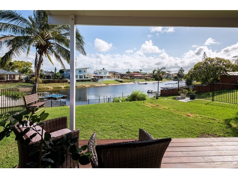 2 Rudder Court, Mermaid Waters QLD 4218
