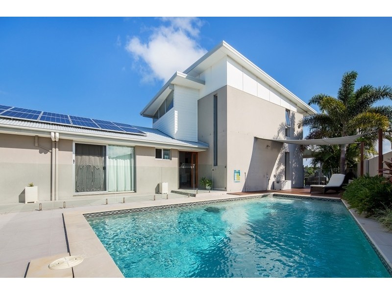 2 Rudder Court, Mermaid Waters QLD 4218