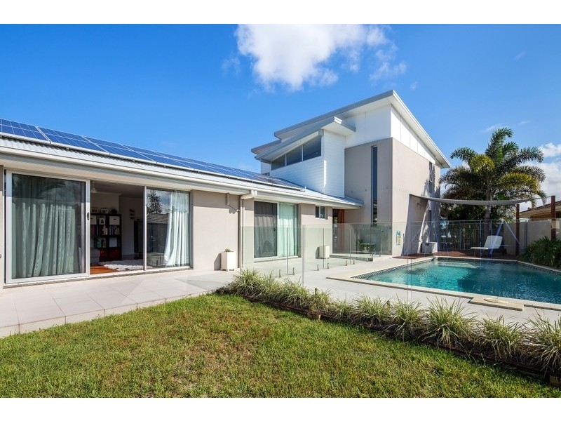 2 Rudder Court, Mermaid Waters QLD 4218