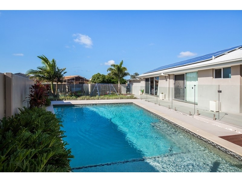 2 Rudder Court, Mermaid Waters QLD 4218