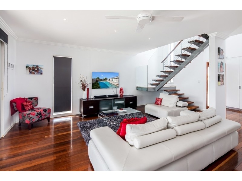 2 Rudder Court, Mermaid Waters QLD 4218