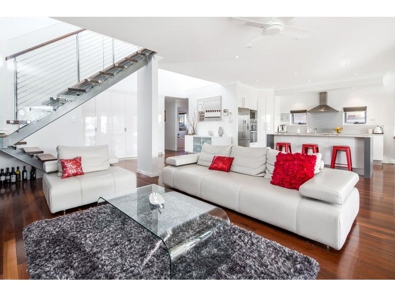 2 Rudder Court, Mermaid Waters QLD 4218