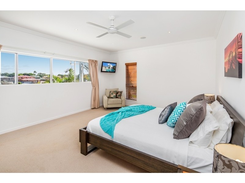 2 Rudder Court, Mermaid Waters QLD 4218