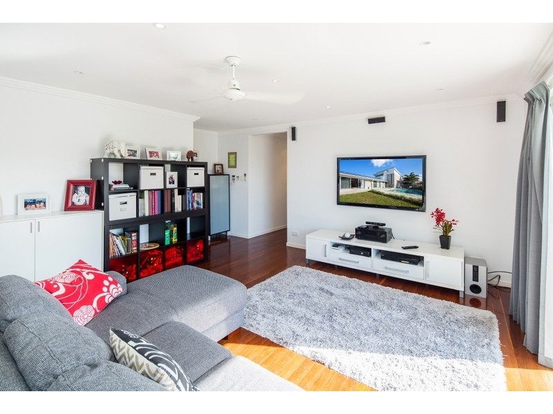 2 Rudder Court, Mermaid Waters QLD 4218