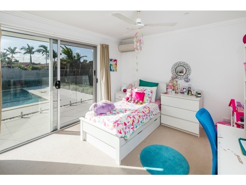 2 Rudder Court, Mermaid Waters QLD 4218