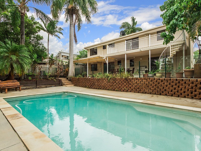 8 Sandringham Drive, Robina QLD 4226