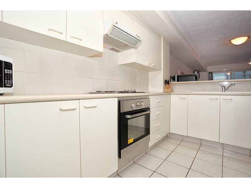 16/215 Cottesloe Drive, Mermaid Waters QLD 4218