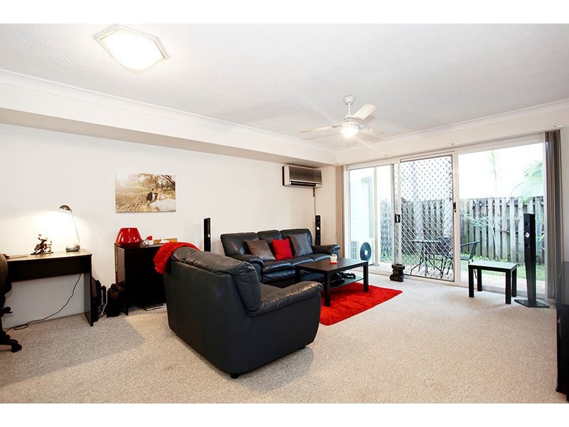 16/215 Cottesloe Drive, Mermaid Waters QLD 4218
